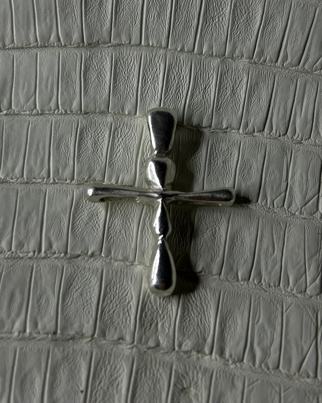 LACRIMOSA — tear drop cross
